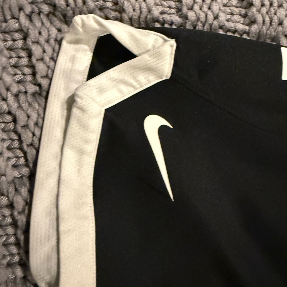 Nike Dri-FIT Black Shorts - Picture 2 of 4